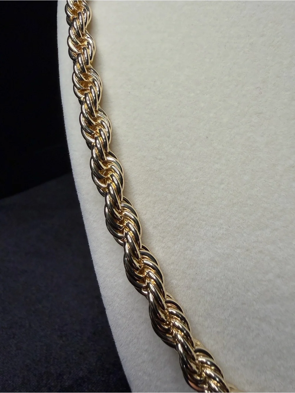 24in 7MM Rope Chain 14K Premium Finish Beautiful Stand Out Piece. Brand New
